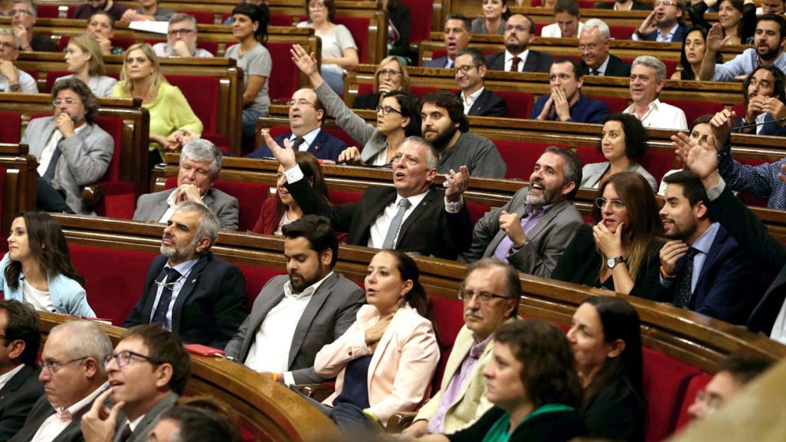 Intercambio de reproches en el pleno del Parlament que se encalla por la ley de la Transitoriedad | Ver