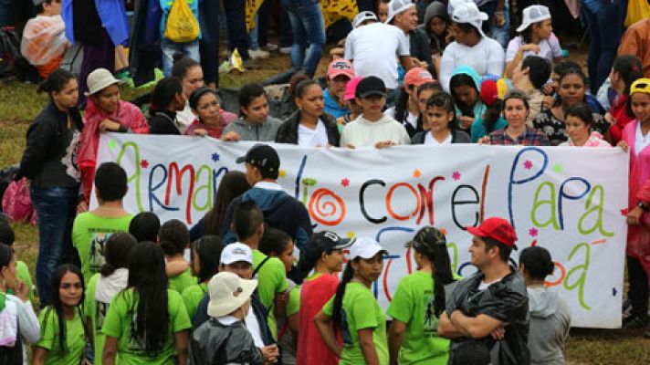 El papa insta a los jóvenes colombianos a "soñar a lo grande" para culminar el acuerdo de paz