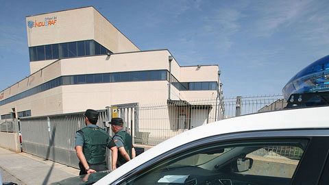 La Guardia Civil finaliza, tras dos horas, el registro de la imprenta de Tarragona en busca de documentación del 1-O