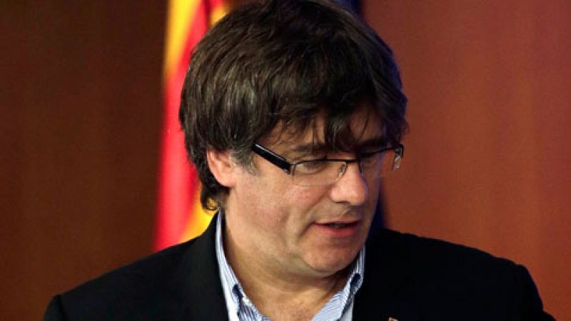 Puigdemont dice que el registro en Valls busca "la bronca" y que el referéndum "sigue vigente"