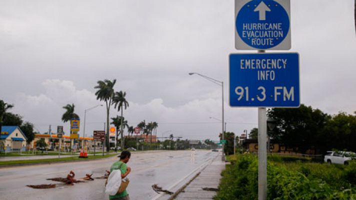 Florida ordena evacuar a 5,6 millones de personas ante la inminente llegada del huracán Irma