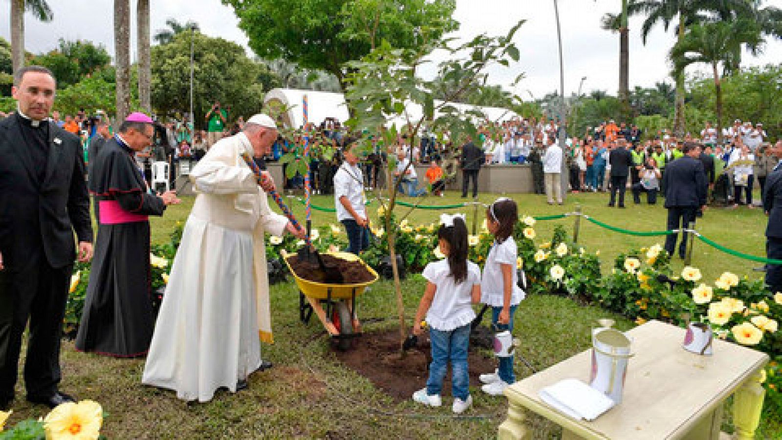 Telediario 1: El papa Francisco preside en Villavicencio un acto para la reconciliación en Colombia | RTVE Play