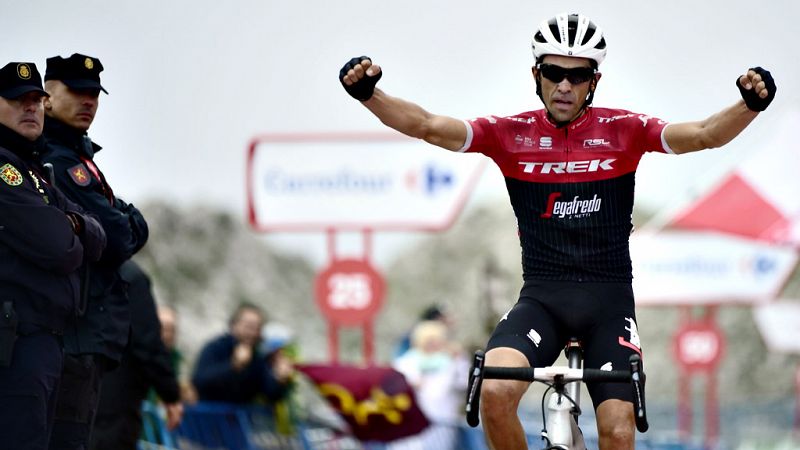 El espaol Alberto Contador (Trek) se ha impuesto en la vigsima etapa de la Vuelta disputada entre Corvera de Asturias y el Alto de L'Angliru, con un recorrido de 117,5 kilmetros, en la que el britnico Chris Froome (Sky) se proclam virtual venced