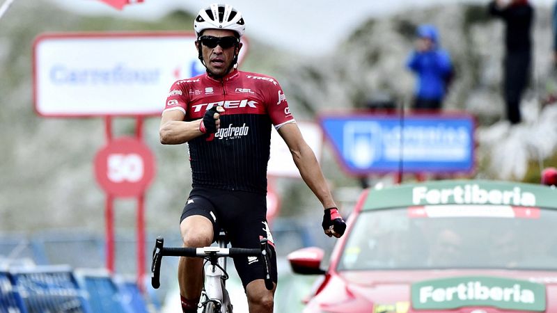 El espaol Alberto Contador (Trek) se ha impuesto en la vigsima etapa de la Vuelta disputada entre Corvera de Asturias y el Alto de L'Angliru, con un recorrido de 117,5 kilmetros, en la que el britnico Chris Froome (Sky) se proclam virtual venced
