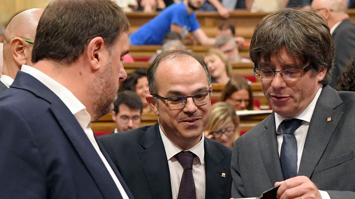 Telediario 1 - Turull hace un llamamiento a los ciudadanos a imprimir ellos mismos el "material oficial" del referéndum del 1 de octubre