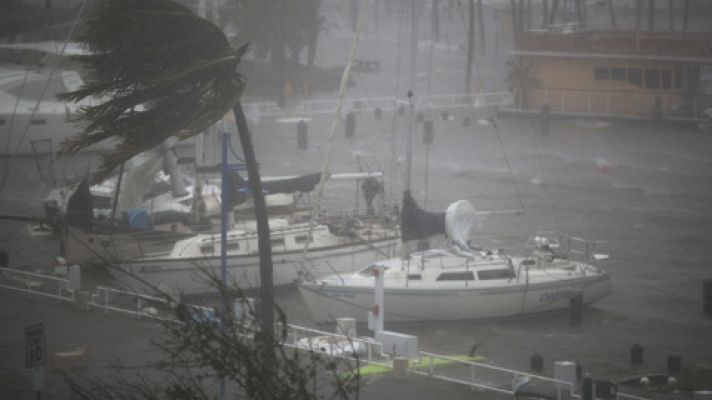 El huracán Irma deja sin luz a 1,5 millones de hogares en su avance por Florida
