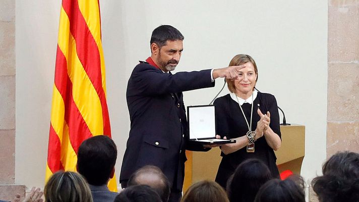 Telediario 1 - El Parlamento de Cataluña entrega sus medalla de honor a los cuerpos y servicios que actuaron tras los atentados