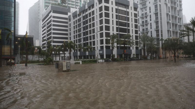 El huracán Irma inunda Florida y baja a categoría 2