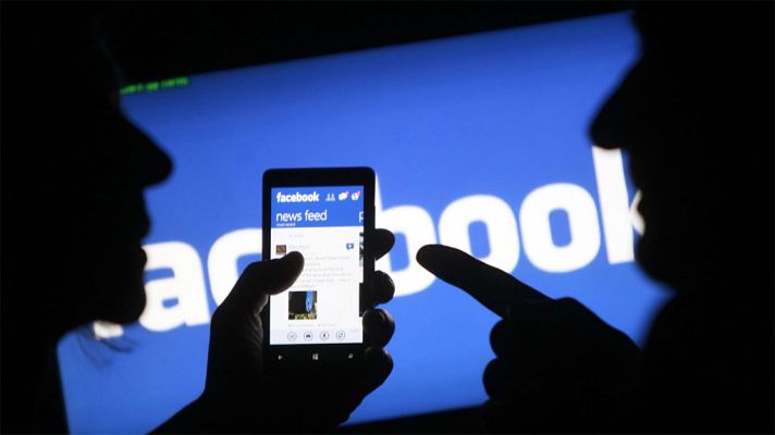 Telediario 1 - La Agencia Española de Protección Datos multa a Facebook con 1,2 millones por usar datos sin permiso
