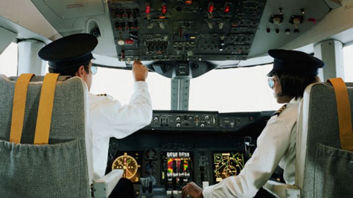 La nueva norma europea obliga a controladores y pilotos a comunicarse siempre en inglés