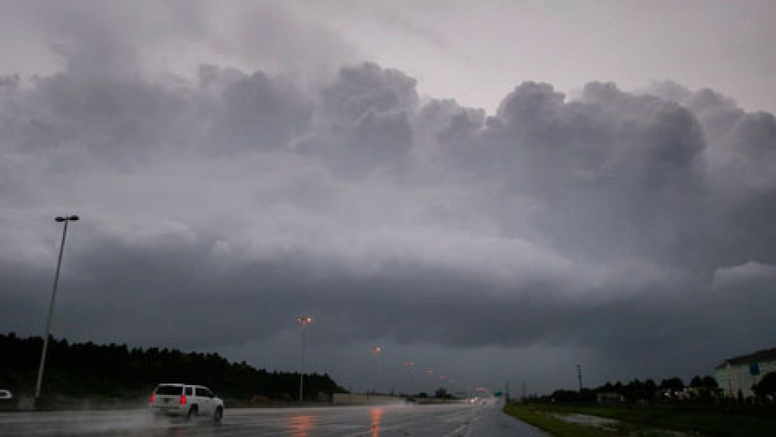 El tiempo: Hasta 7 provincias estarán en riesgo por oleaje, 2 por  viento y 1 por lluvias | RTVE Play