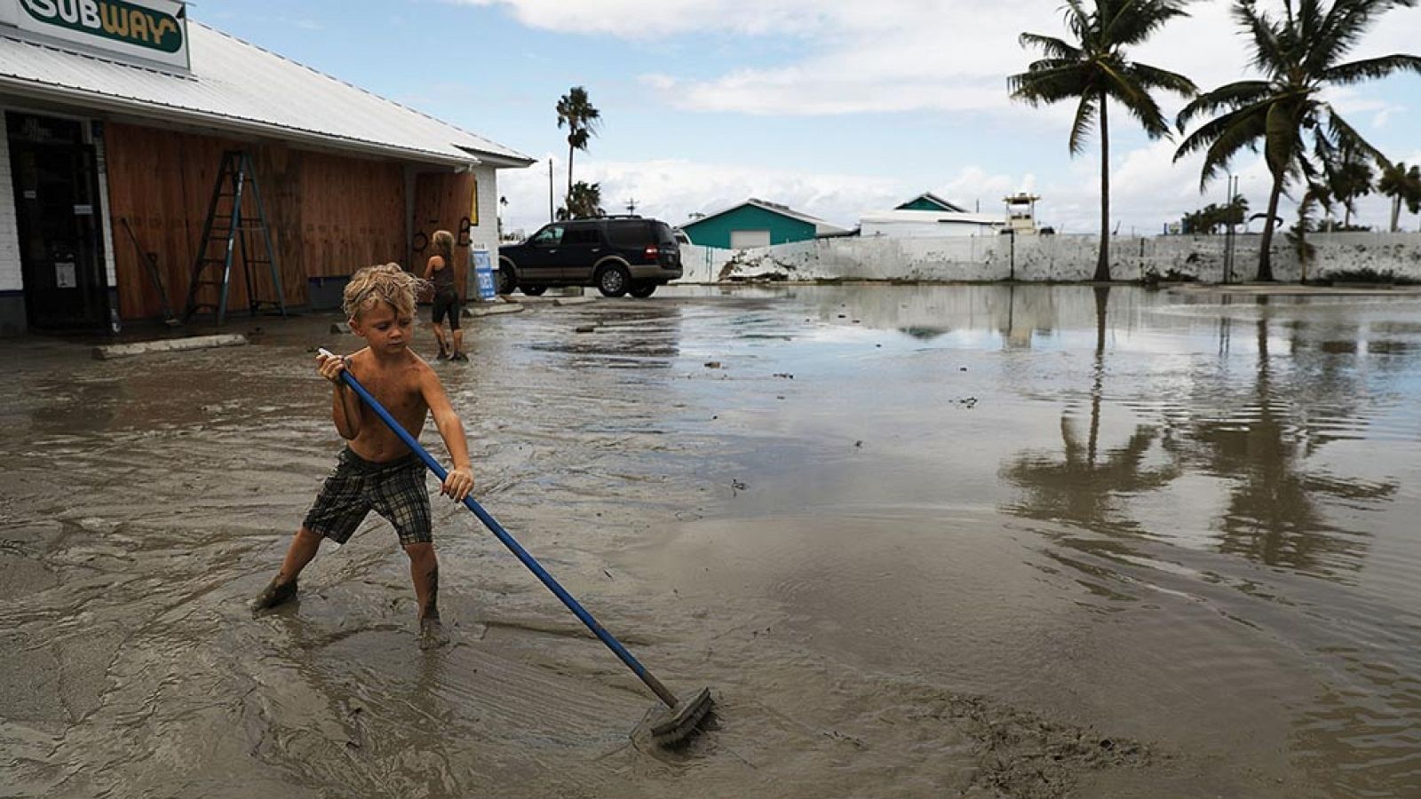 Telediario 1: Irma deja bloqueadas a miles de personas en los Cayos de Florida | RTVE Play