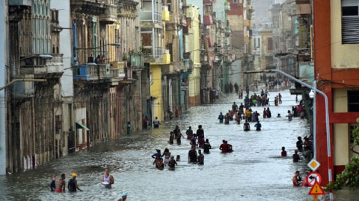 Miles de turistas quedan atrapados en Cuba tras el paso del huracán Irma
