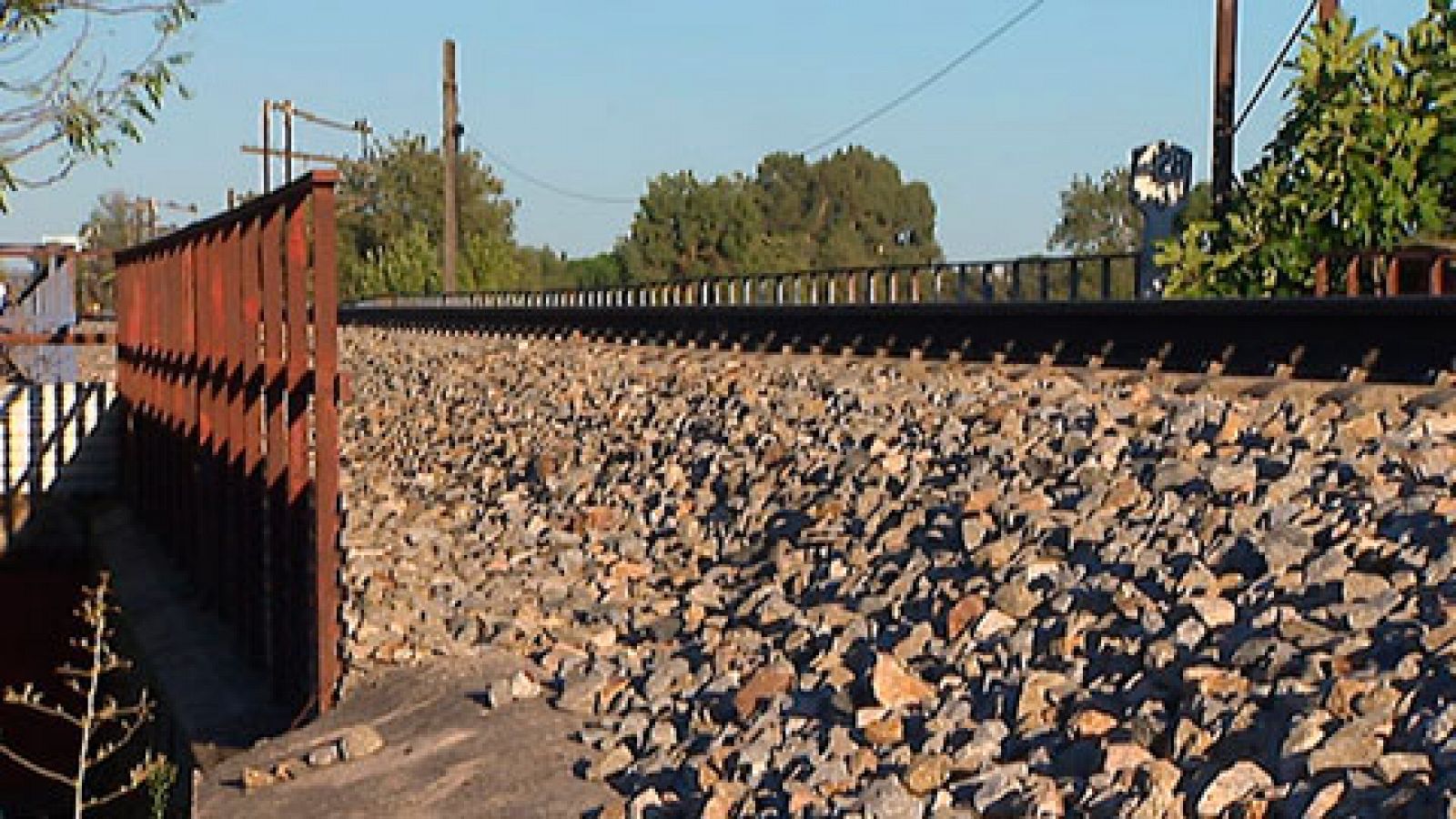 Telediario 1: Un tren arrolla a un menor en Pepino, Toledo | RTVE Play