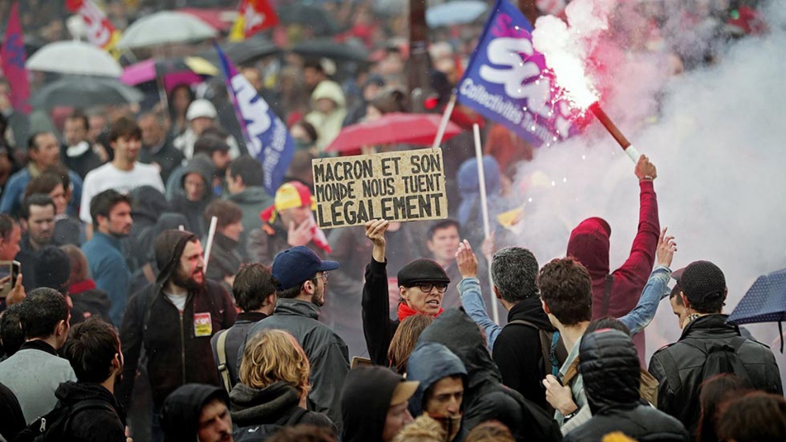 Telediario 1: Cientos de miles de manifestantes franceses salen a la calle contra la reforma laboral de Macron | RTVE Play