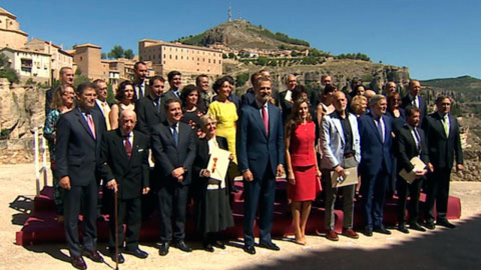 Telediario 1: Don Felipe y doña Letizia entregan las 27 categorías de los premios nacionales de la cultura | RTVE Play