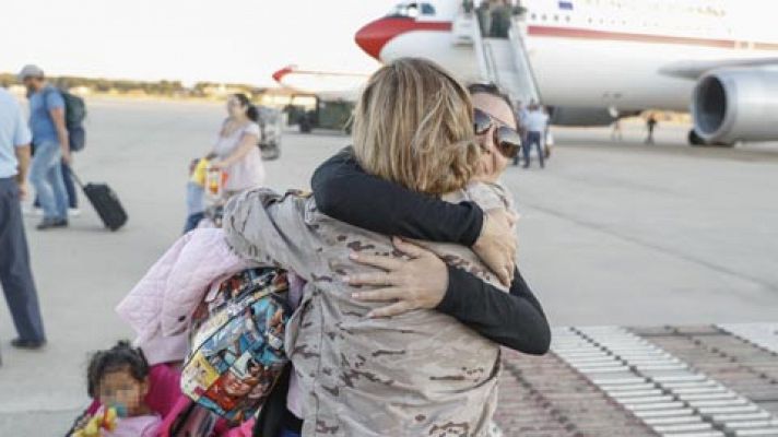 El avión con los españoles afectados por el huracán Irma llega a Madrid