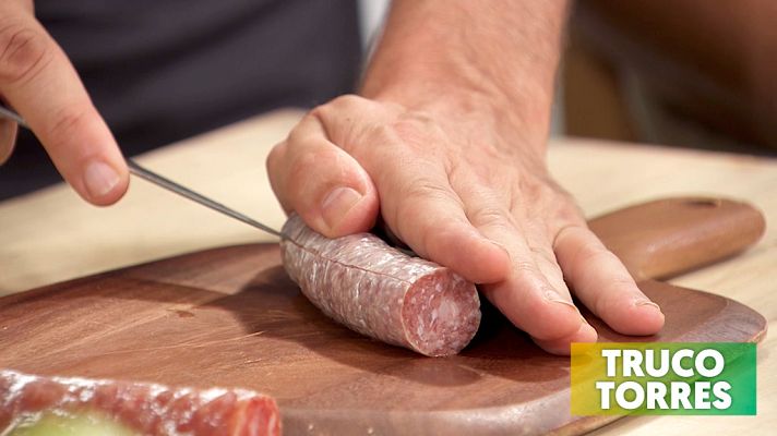 Torres en la cocina - Cómo quitar el envoltorio al fuet