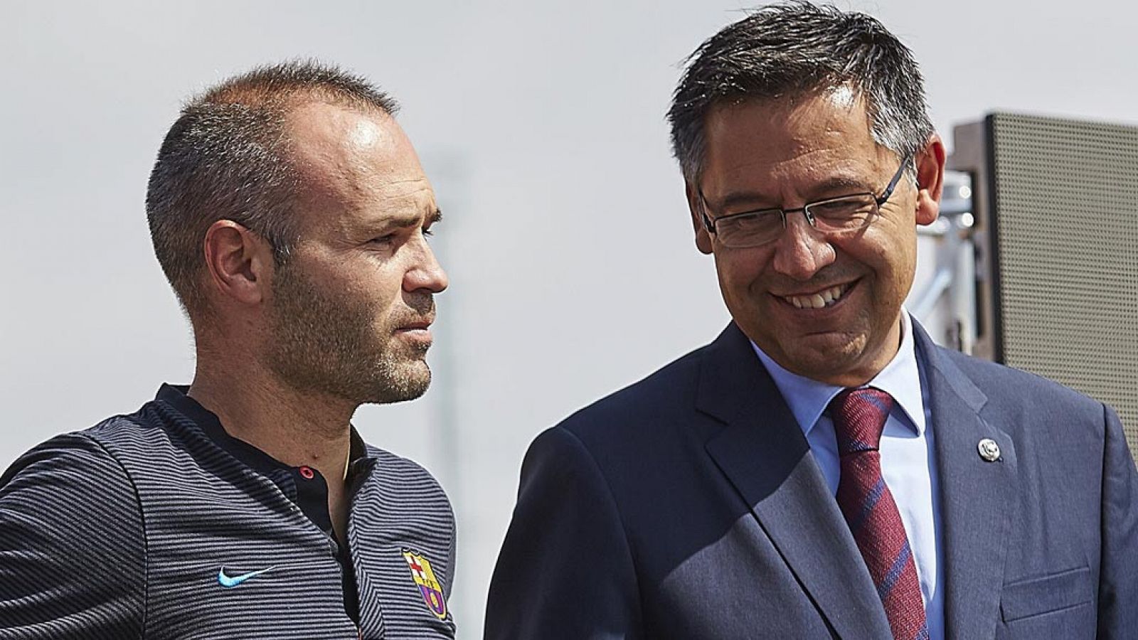 Bartomeu e Iniesta ponen la primera piedra del estadio Johan Cruyff