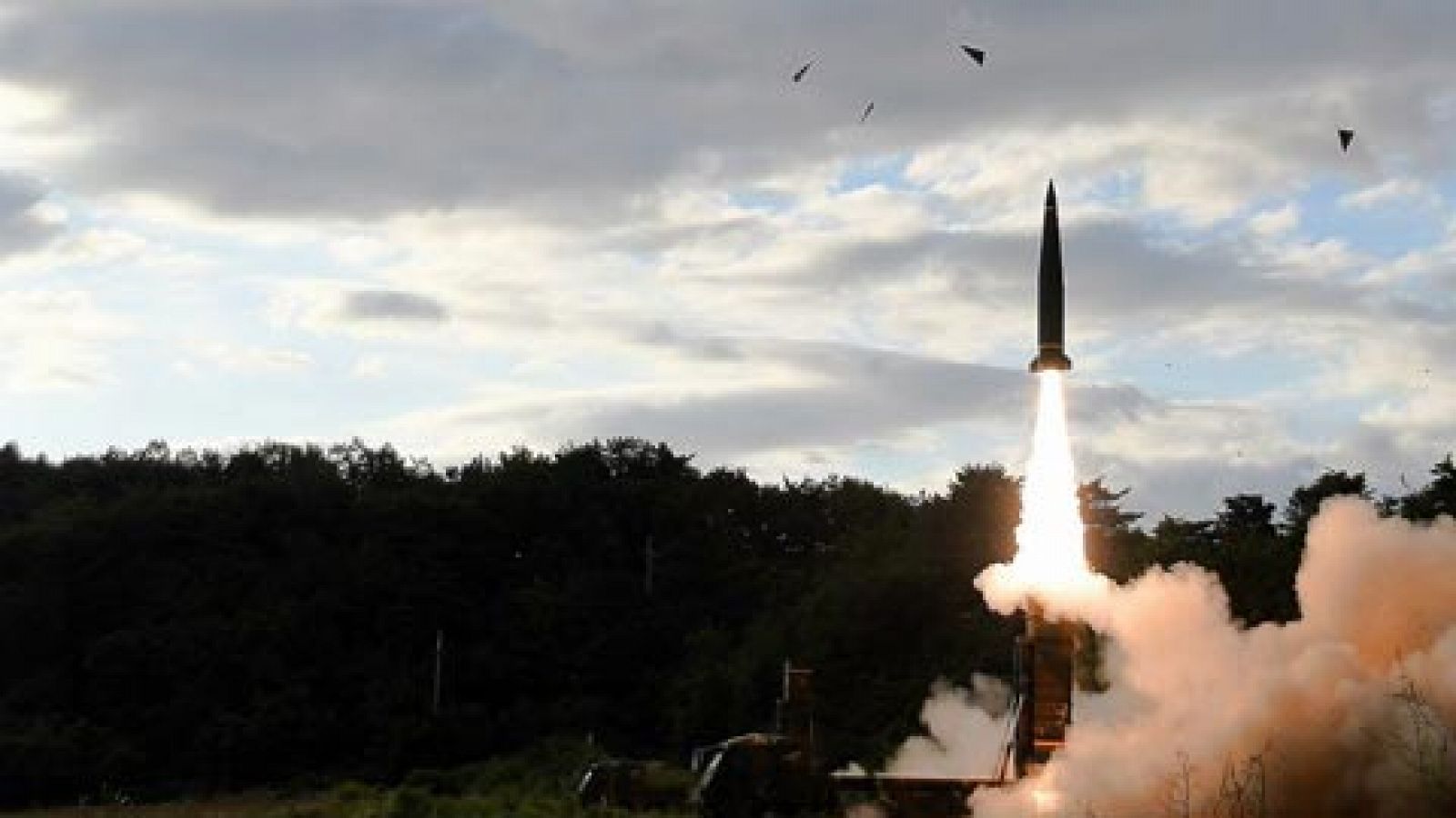 Corea del Norte lanza un misil de alcance intermedio que sobrevuela Japón