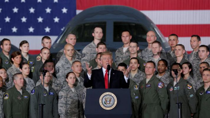 Trump hablando sobre Corea del Norte en la base militar de Andrews (Maryland).