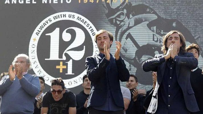 Miles de personas rinden homenaje a Angel Nieto a las puertas del Bernabéu