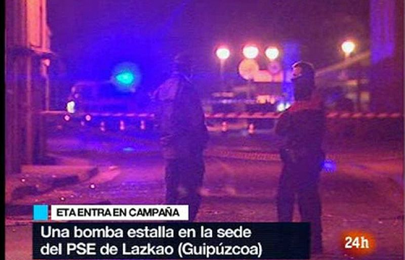 ETA hace su aparición en la campaña electoral del País Vasco haciendo estallar una bomba en una sede del PSE en Guipúzcoa sin causar heridos. 