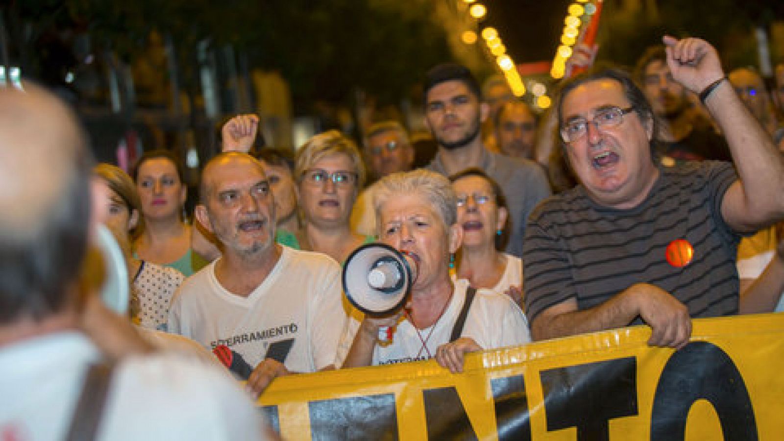 Telediario 1: Miles de vecinos de un barrio de Murcia exigen el soterramiento del AVE a su paso por la ciudad | RTVE Play