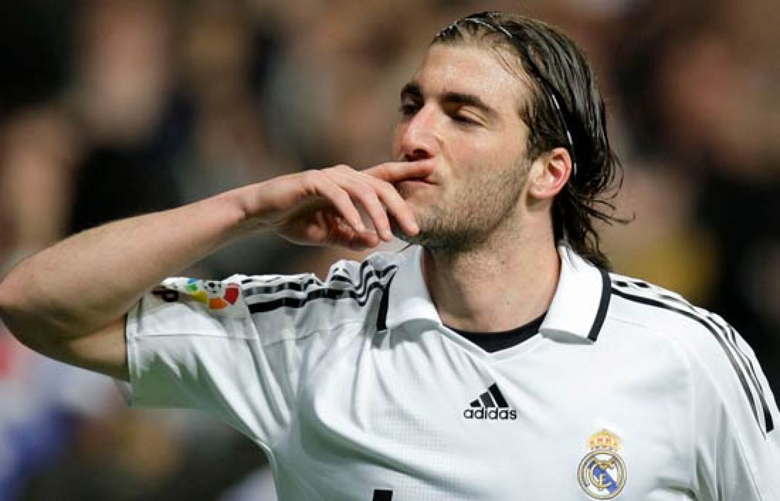 El jugador del Real Madrid Higuaín cree que su equipo va por el buen camino en su misión de recortar distancia con el Barça.