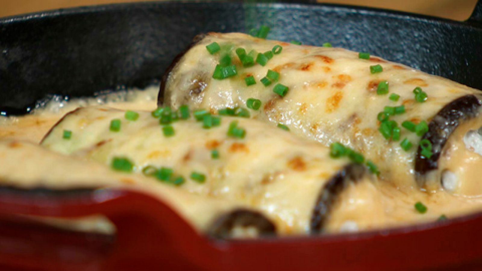 Torres en la cocina - Canelones de verduras con bechamel de tomate