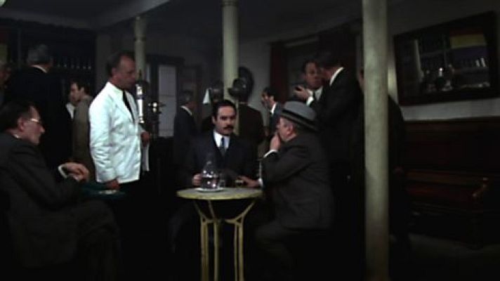 Los gozos y las sombras - Capítulo 13