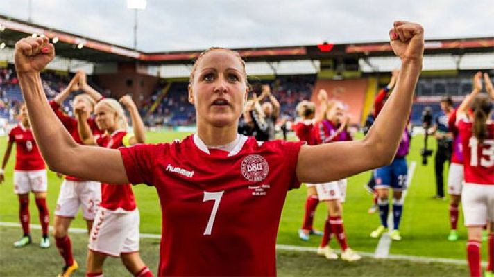 La selección femenina de Dinamarca pide la igualdad en el fútbol