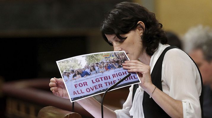 Telediario 1 - Todos los grupos, salvo PP y UPN, respaldan la proposición de ley contra la discriminación del colectivo LGTBI