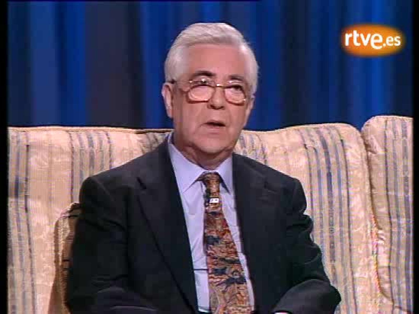 Tip y Coll: Coll emocionado en el entierro de Tip | Ver