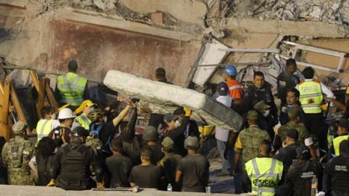 Un fuerte terremoto sacude Mexico con decenas de edificios derrumbados