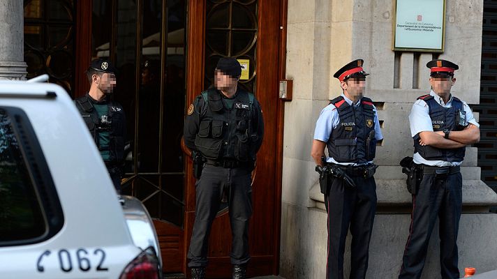Los desayunos - La Guardia Civil registra varias sedes de la Generalitat de Cataluña por el referéndum del 1-O