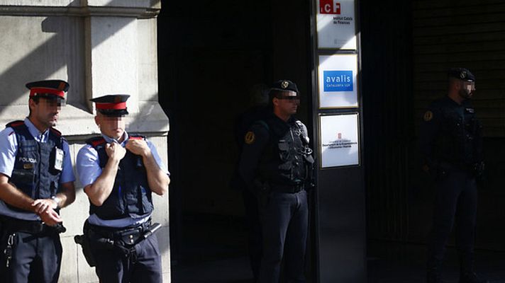 Telediario 1 - Detienen a 14 personas, entre ellas varios altos cargos del Govern, en una operación contra el 1-O