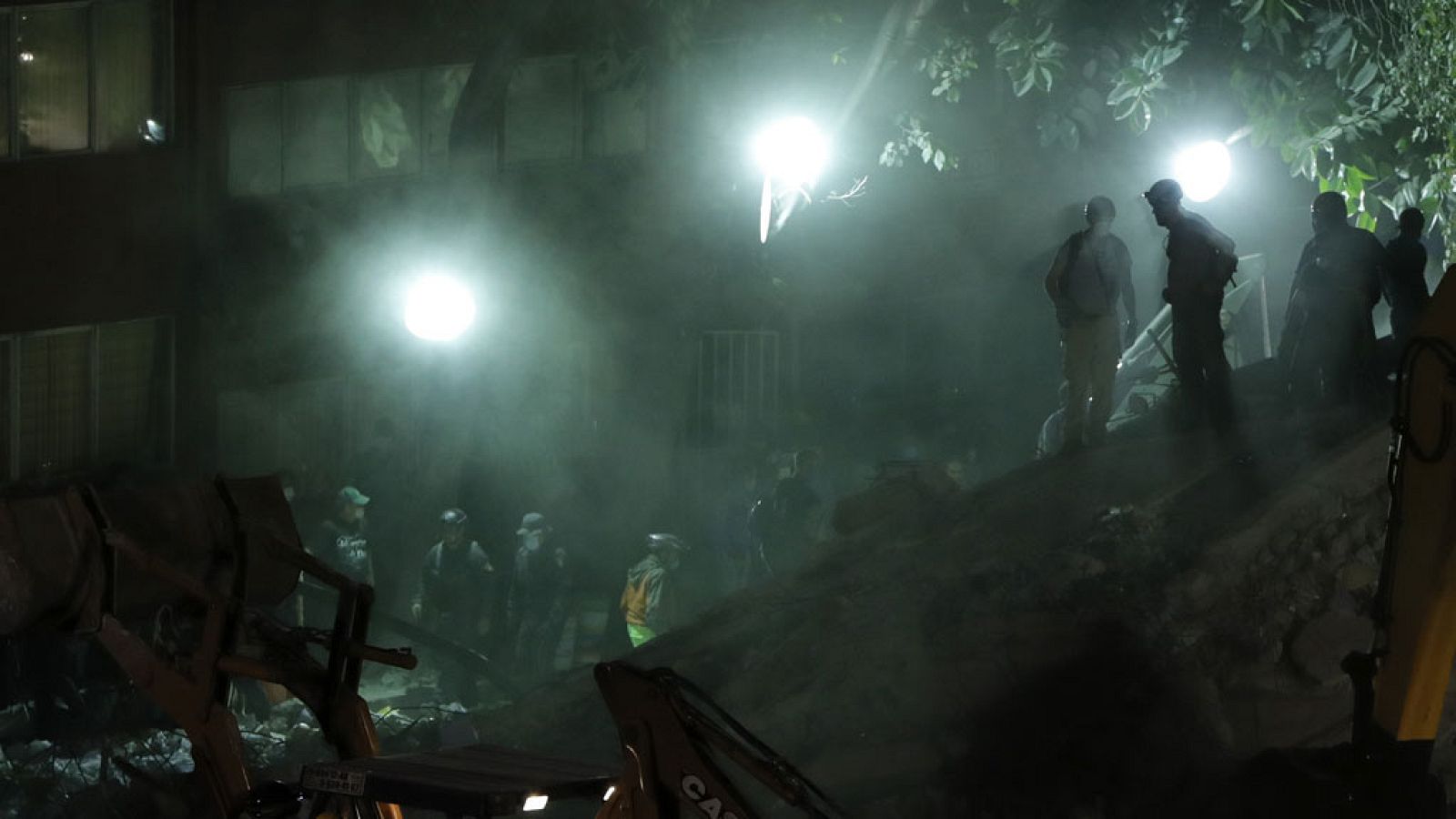 México se afana en rescatar a los supervivientes atrapados tras el terremoto