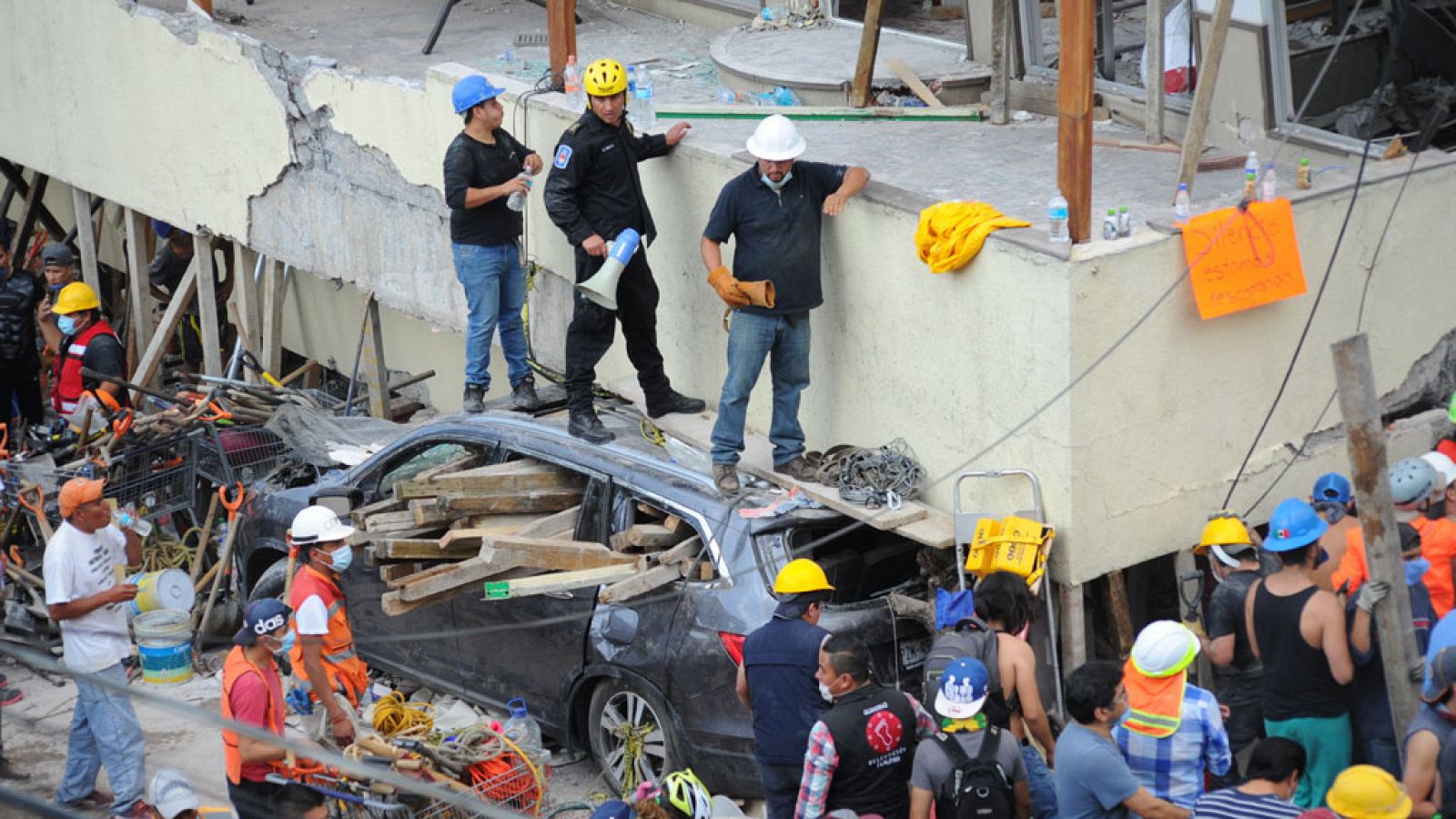 32 niños mueren al derrumbarse una escuela en la Ciudad de México