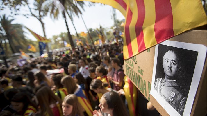 Telediario 1 - Sociedad Civil Catalana denuncia la utilización de menores por parte de centros educativos en actos pro-referéndum
