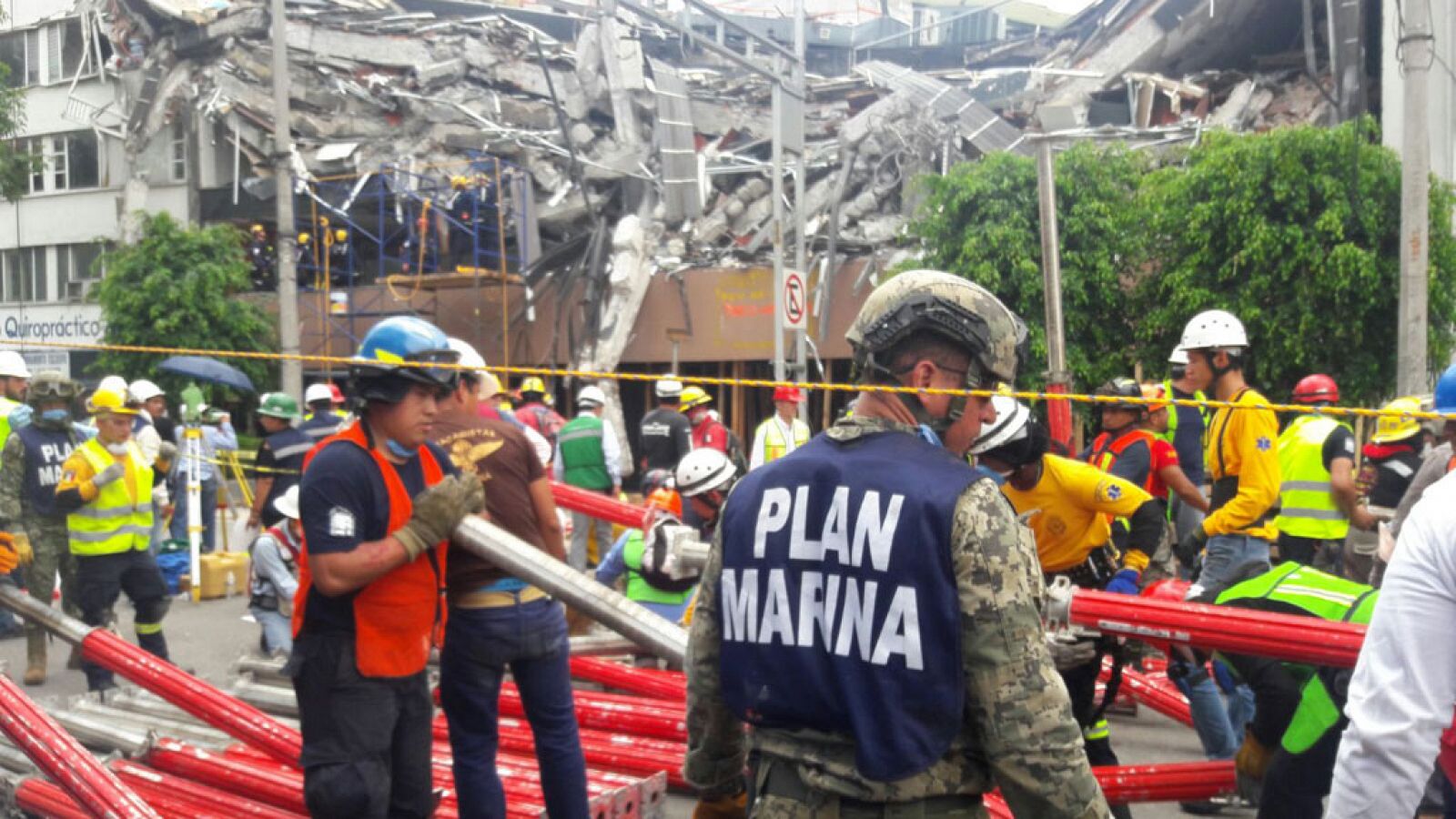 México intensifica a contrarreloj la búsqueda de supervivientes