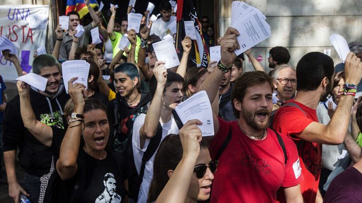 Telediario 1 - ANC y Omnium Cultural aseguran haber repartido un millón de papeletas para el 1-O