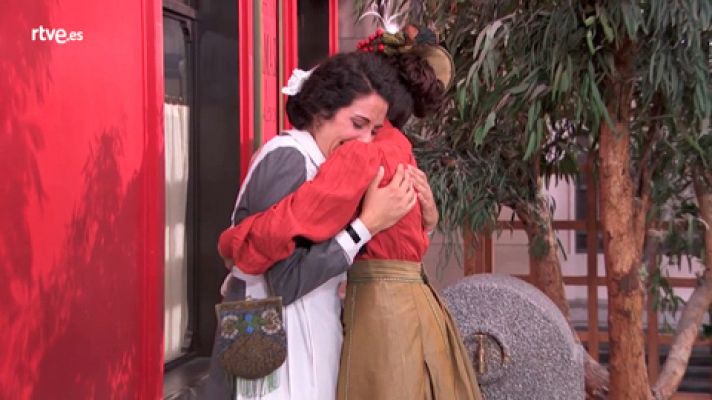 Acacias 38 - Trini consuela a Lolita