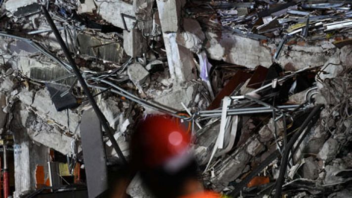 Se elevan ya a 320 las víctimas mortales del reciente terremoto en México