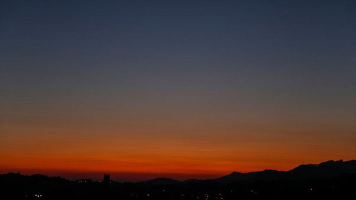 El tiempo - La Agencia Estatal de Meteorología (Aemet) prevé tiempo estable en la mayor parte del país, salvo en el área mediterránea donde habrá descenso de las temperaturas