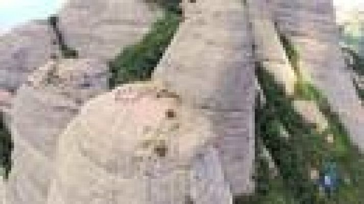 L'Informatiu - La sardana Tiana a un cim de Montserrat