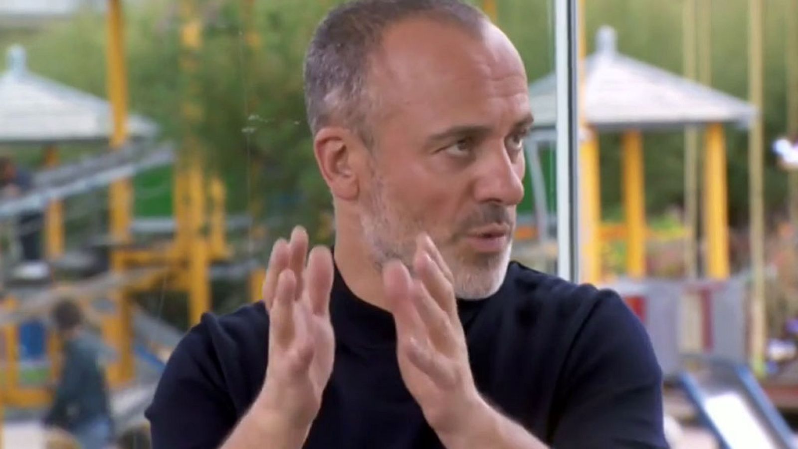 RTVE.es estrena PlayZinemaldia, un programa en directo que muestra un enfoque diferente del Festival Internacional de Cine de San Sebastián con entrevistas a los actores y directores protagonistas de cada jornada. En este primer programa han estado Javier Gutiérrez, que presenta "El autor", una de las películas españolas del año, y Bárbara Goenaga, que nos ha hablado de "Operación Concha".