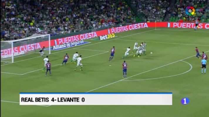 El Betis golea 4-0 al Levante en una noche mágica