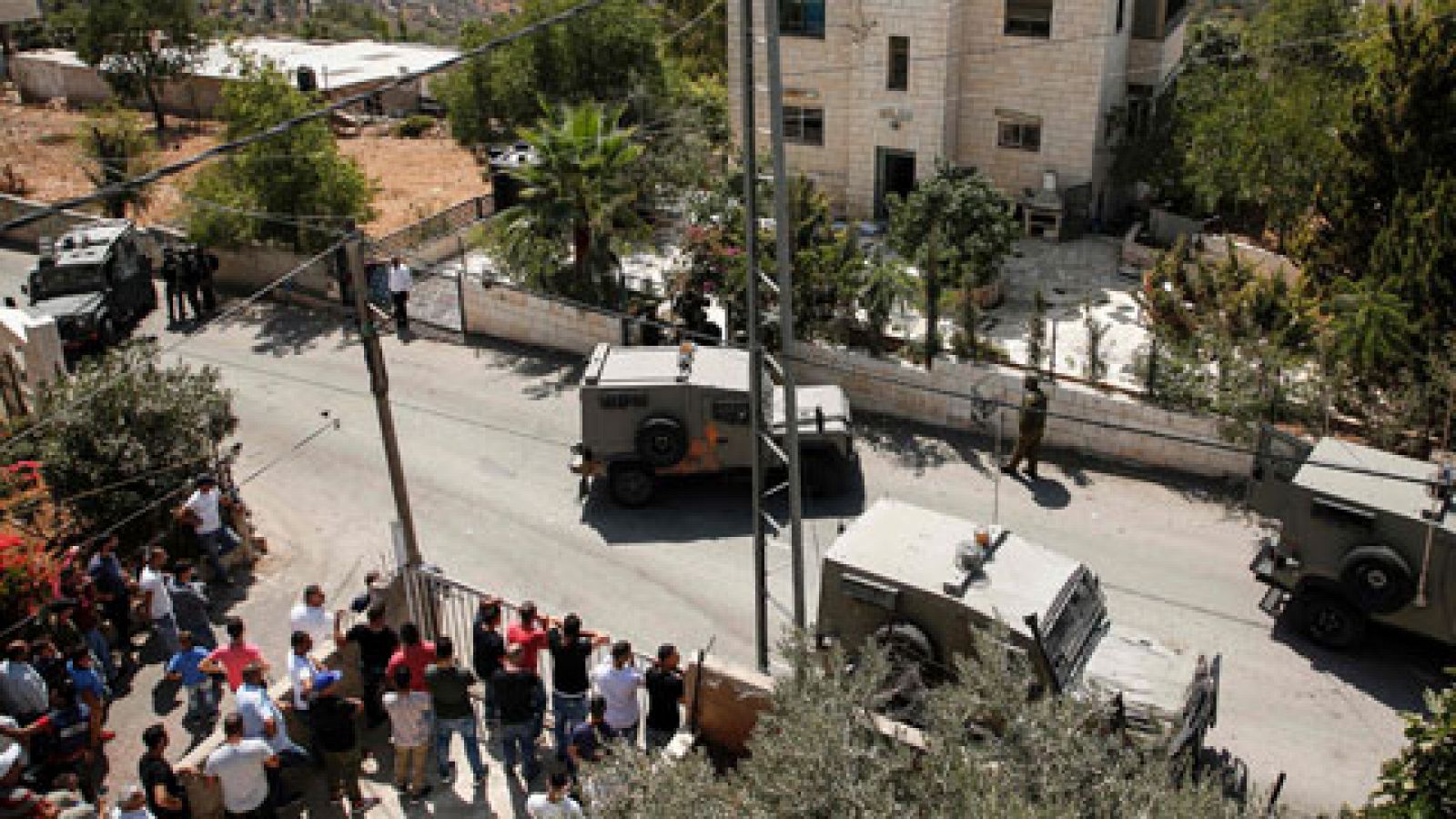 Telediario 1: Un palestino mata a tiros a tres israelíes en una colonia de Cisjordania | RTVE Play