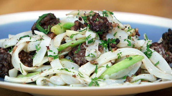 RTVE Cocina - Tallarines de sepia con ajo y perejil